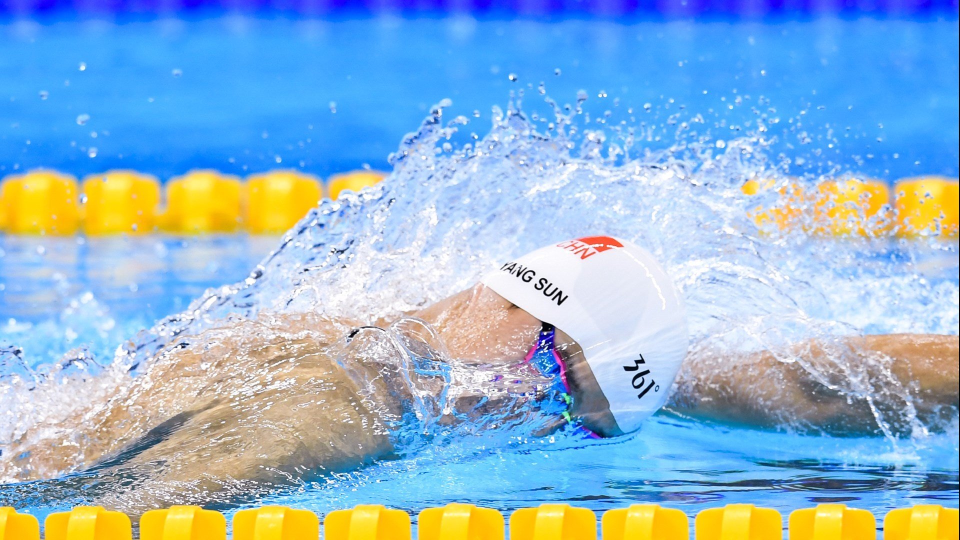 “球迷盛宴：中超主场观众席严阵以待”，中超现场观众人数统计