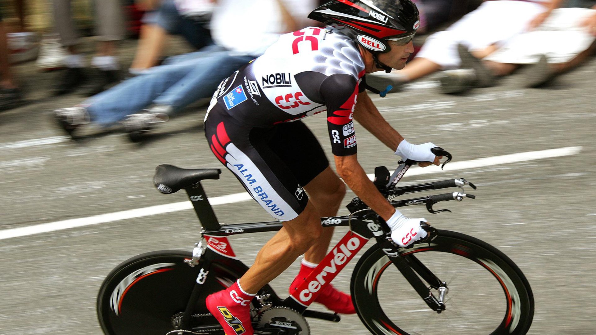 《Uzi：王者归来，再次点亮电竞世界》，uzi6年电竞